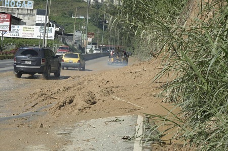Conductores exigen al Gobierno Nacional garantizar mantenimiento de la principal arteria vial de los Altos Mirandinos. Foto: Deysi Peña
