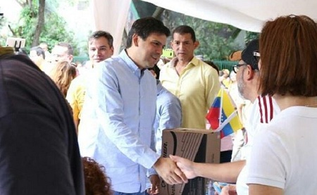 Ocariz votó en la Plaza Paul Harris.