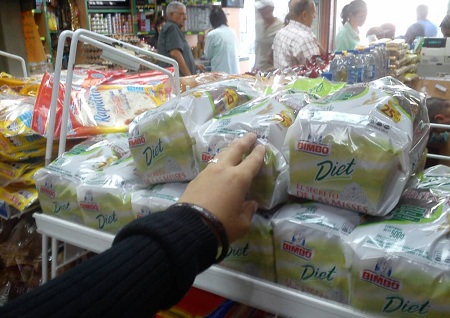Pan dietético llegó a nuevo precio. Foto: Deysi Peña