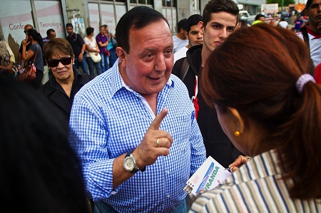 Rodríguez felicitó al abanderado de la alianza Primero Justicia, Voluntad Popular y Acción Democrática “por recibir confianza de los mirandinos para reconstruir a Venezuela”.