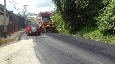 Alcaldía de Carrizal asfalta las carreteras más afectadas para el buen tránsito de los carrizaleños